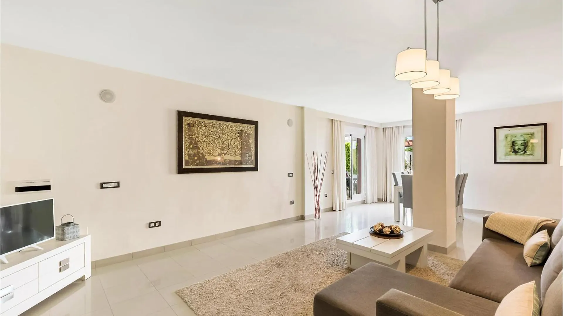 Amazing Apartment In エステポナ スペイン