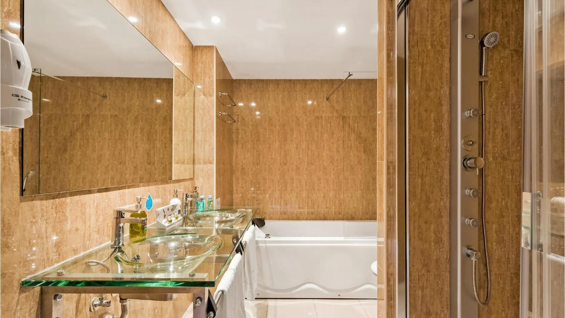 Amazing Apartment In エステポナ スペイン